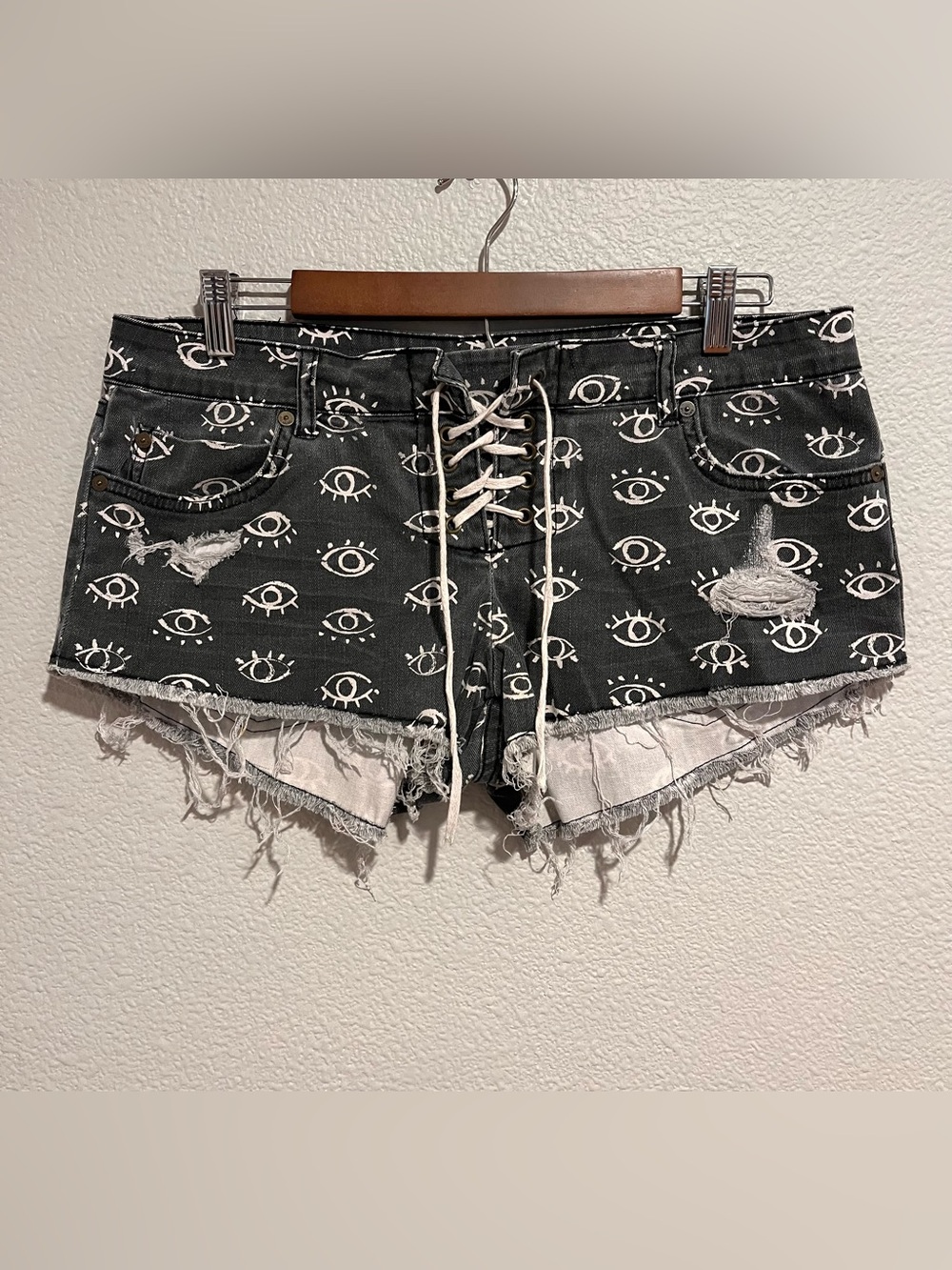 Billabong Y2K Evil Eye Print Lace Up Shortie Shorts Size 30 / 34 Large